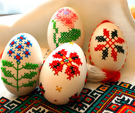 Huevos de Pascua en punto de cruz